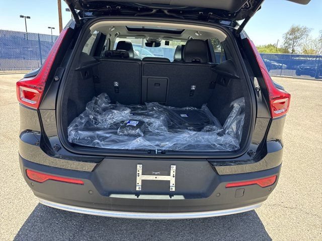 Certified 2025 Volvo XC40 B5 Core w/ Protection Package Premier AWD/4WD image 8