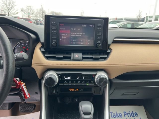 Used 2019 Toyota RAV4 LE w/ Carpet Mat Package image 16