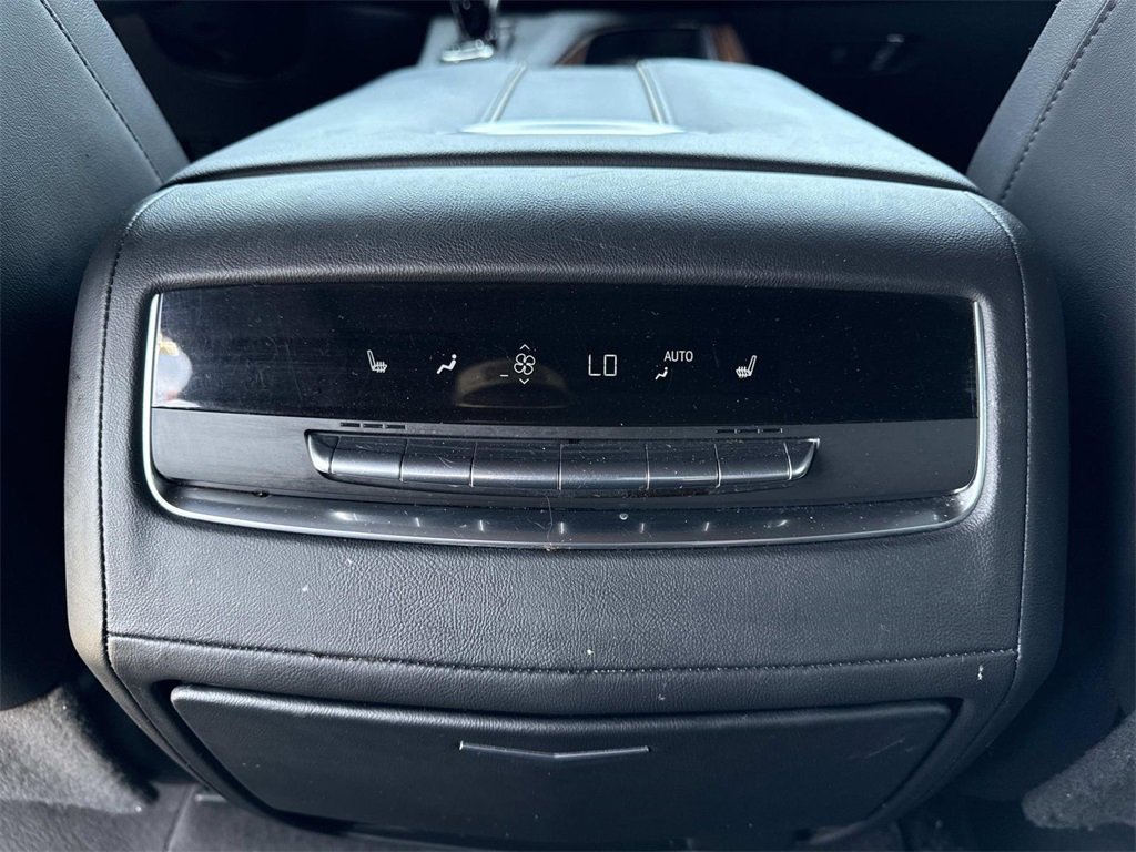Used 2023 Cadillac Escalade Premium Luxury image 28