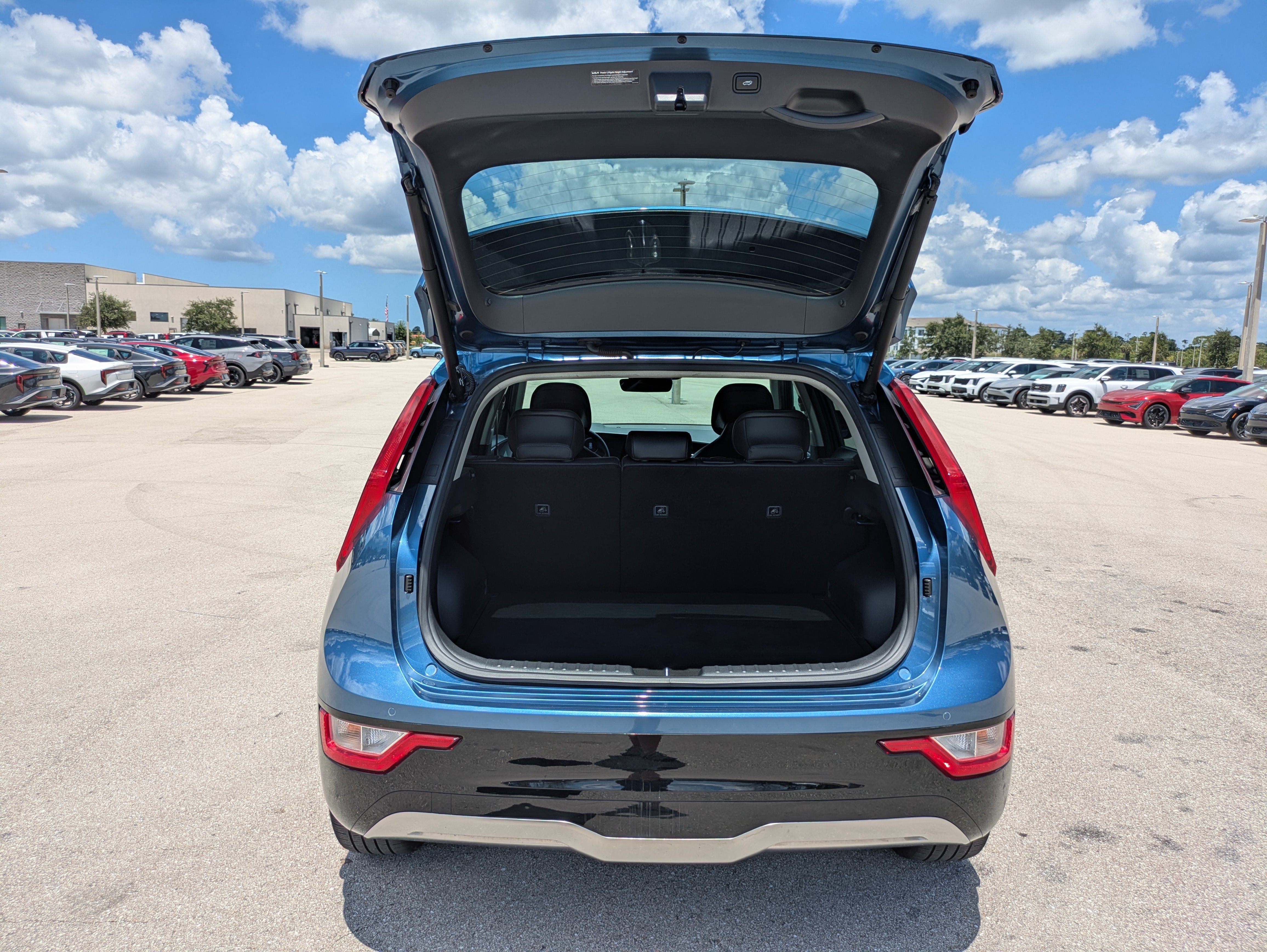 Certified 2024 Kia Niro Wind FWD image 32