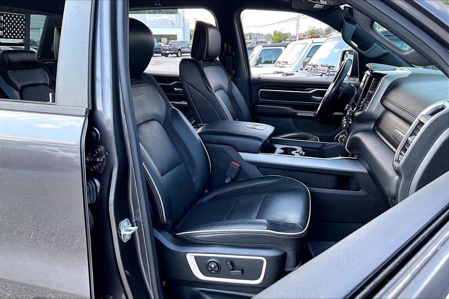 Used 2021 RAM 1500 Laramie w/ Sport Appearance Package AWD/4WD image 7