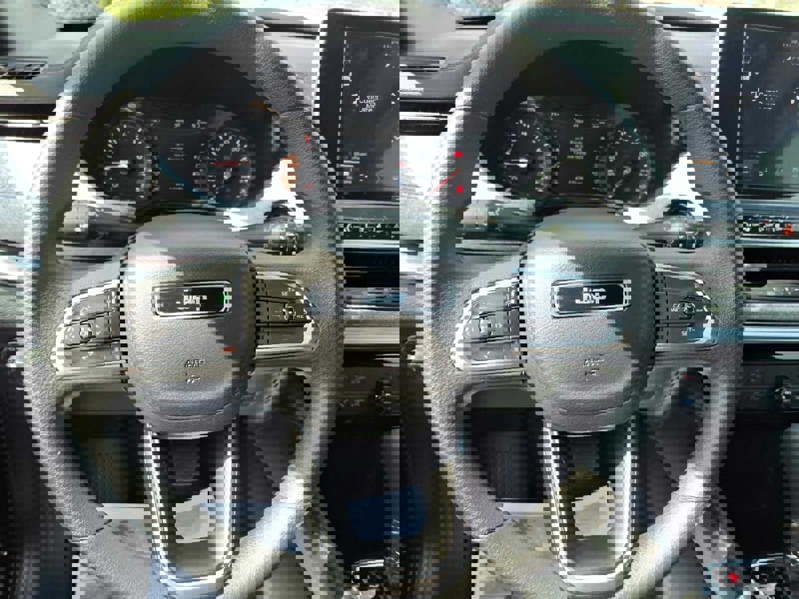 Used 2025 Jeep Compass Sport image 9