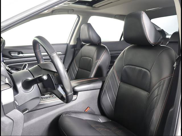 Used 2024 Nissan Altima 2.5 SR w/ SR Premium Package FWD image 7