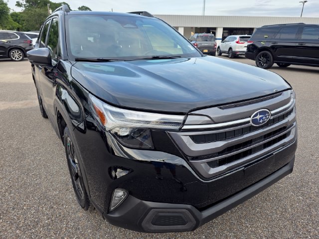Used 2025 Subaru Forester Limited AWD/4WD image 2