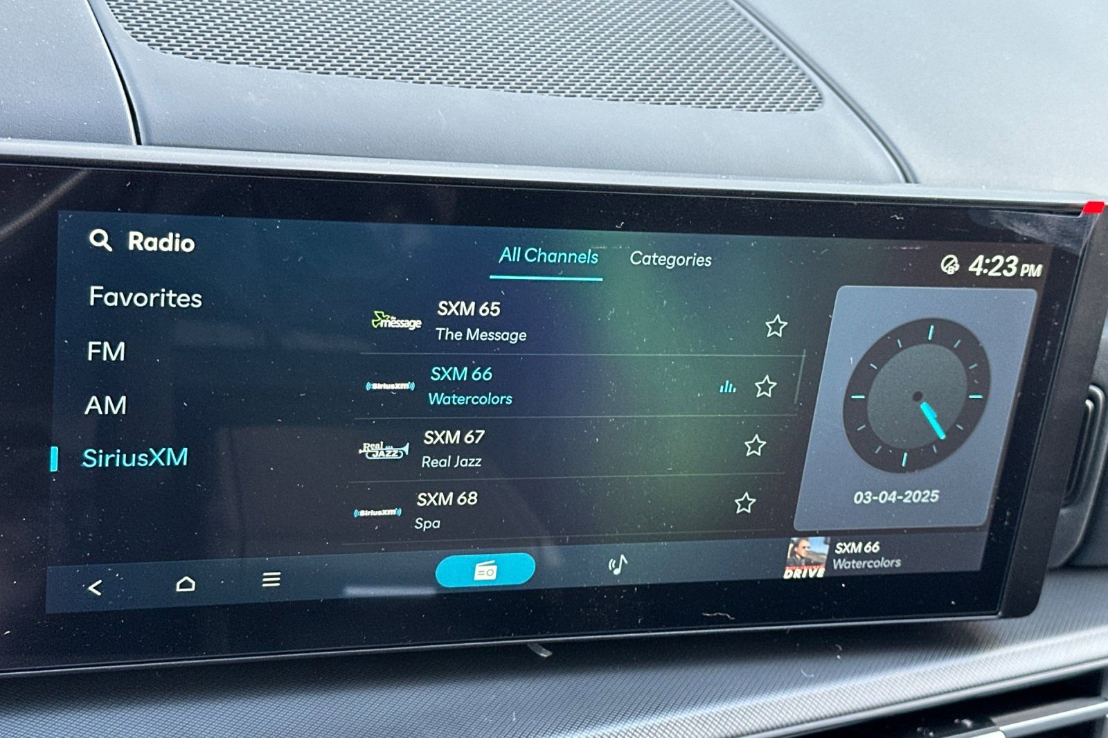 Used 2025 Hyundai Santa Fe SE image 17