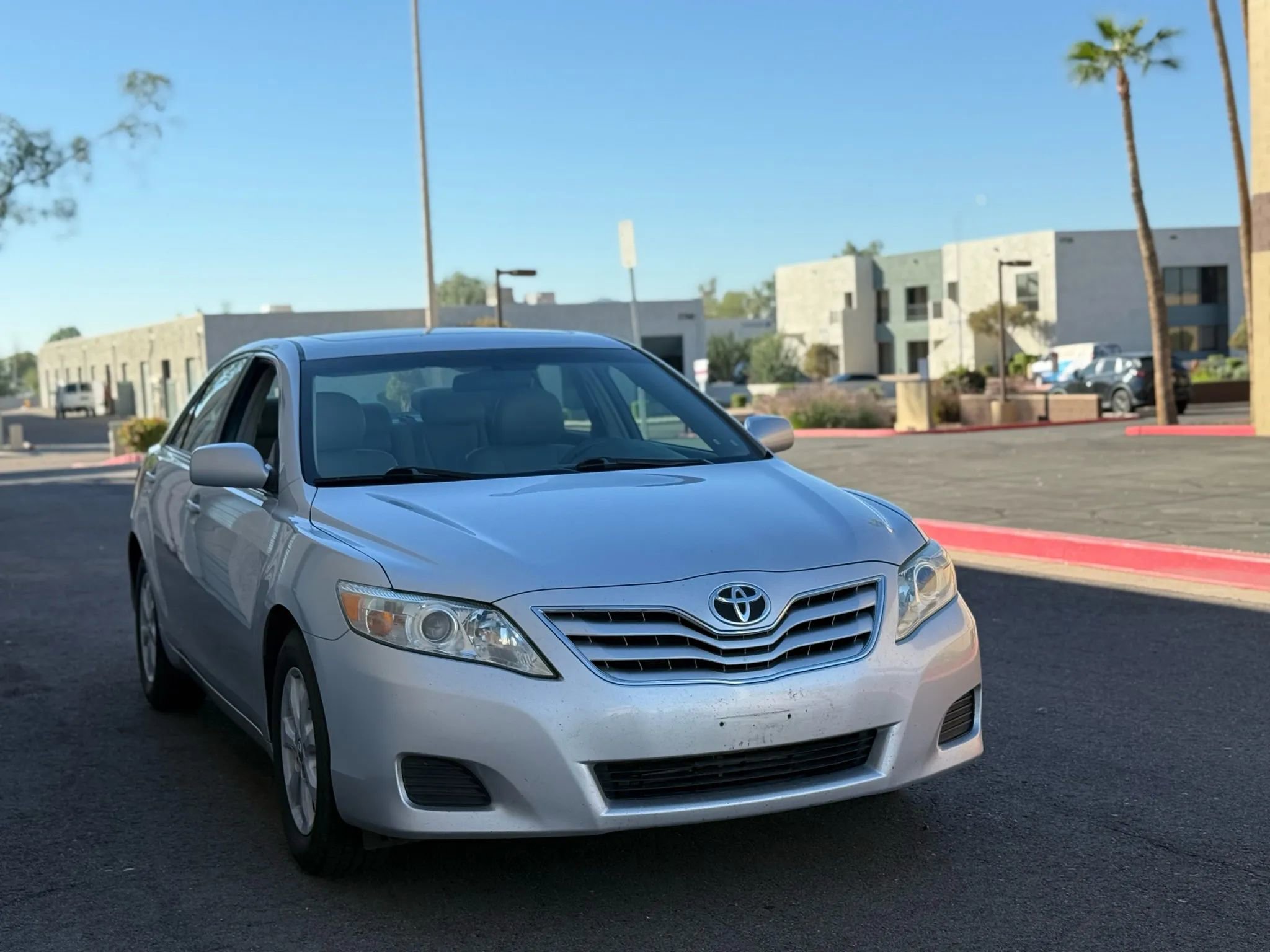 Used 2010 Toyota Camry LE image 9