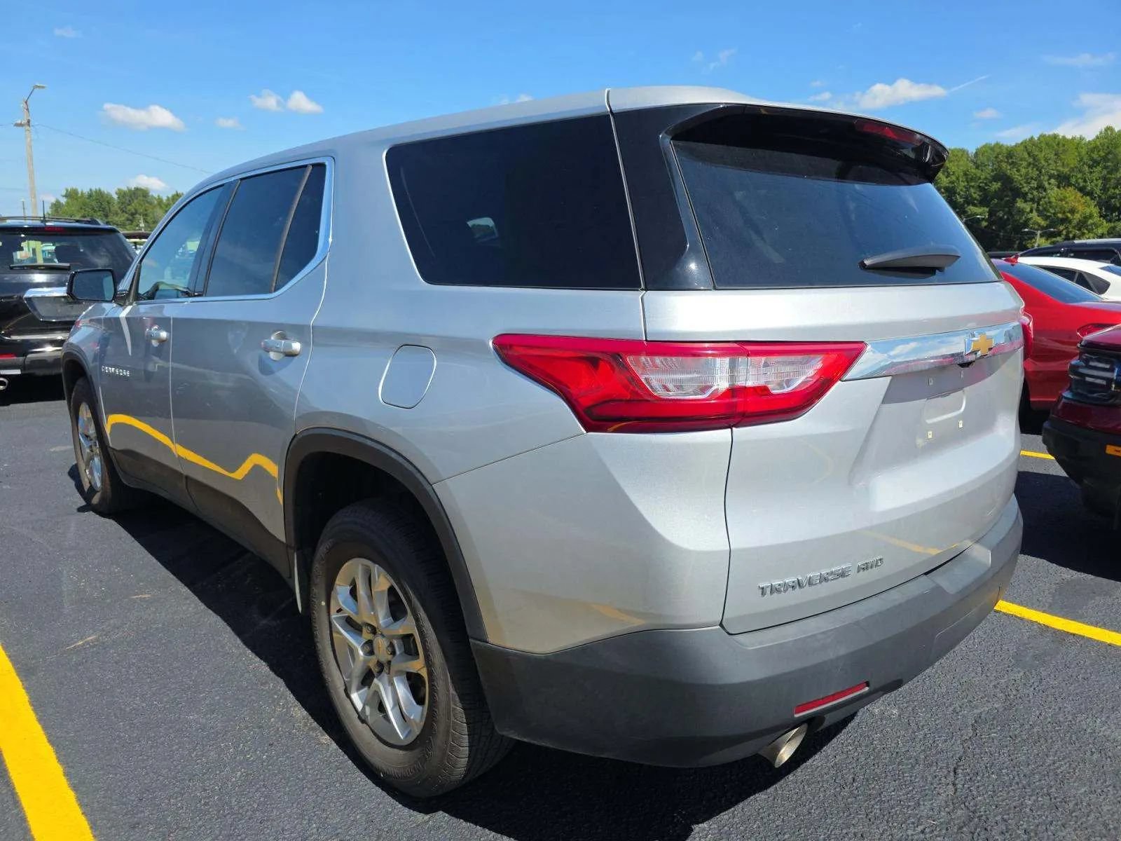 Used 2020 Chevrolet Traverse LS AWD/4WD image 2
