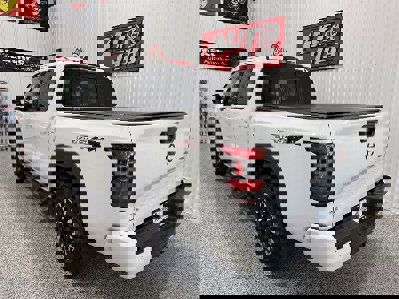 Used 2022 Nissan Frontier PRO-4X image 18