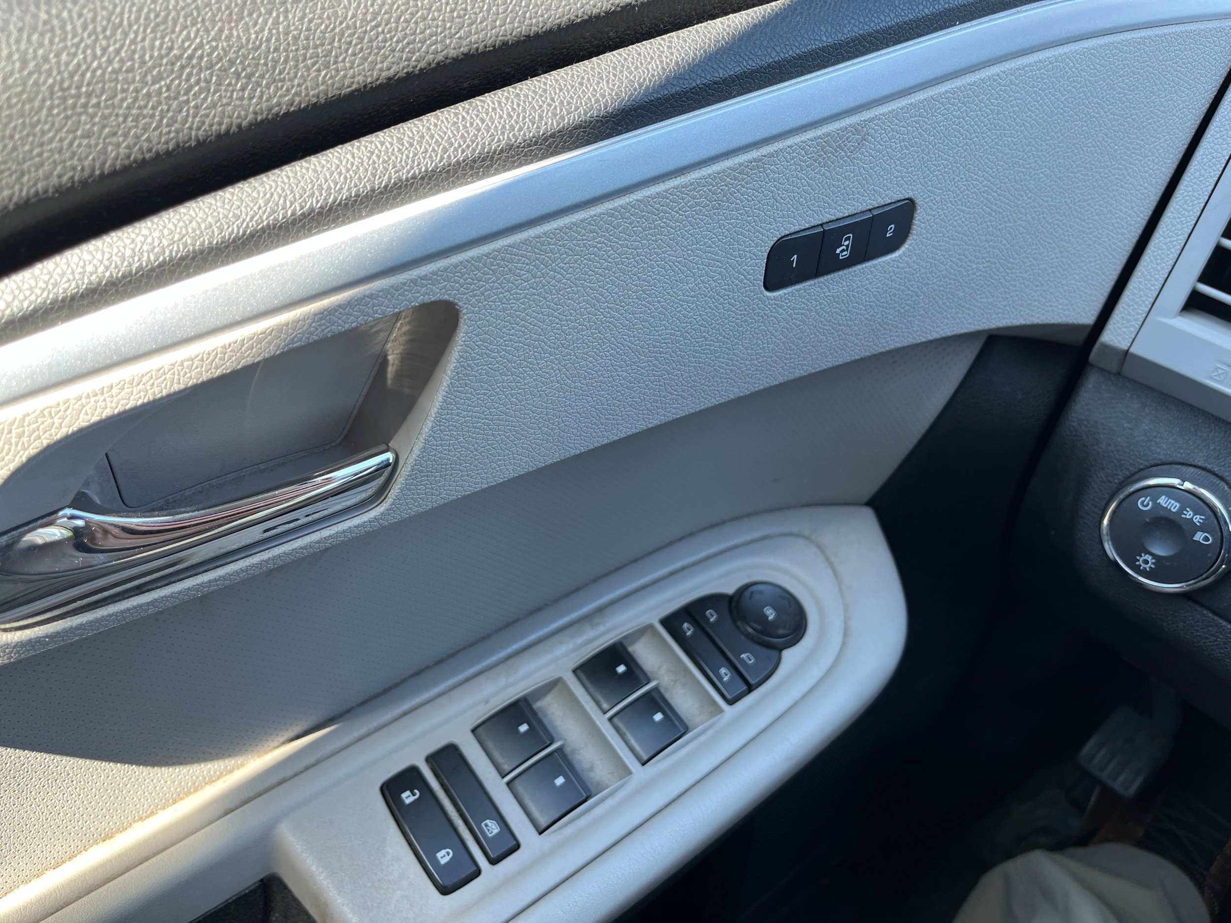 Used 2010 Chevrolet Traverse LTZ AWD/4WD image 22