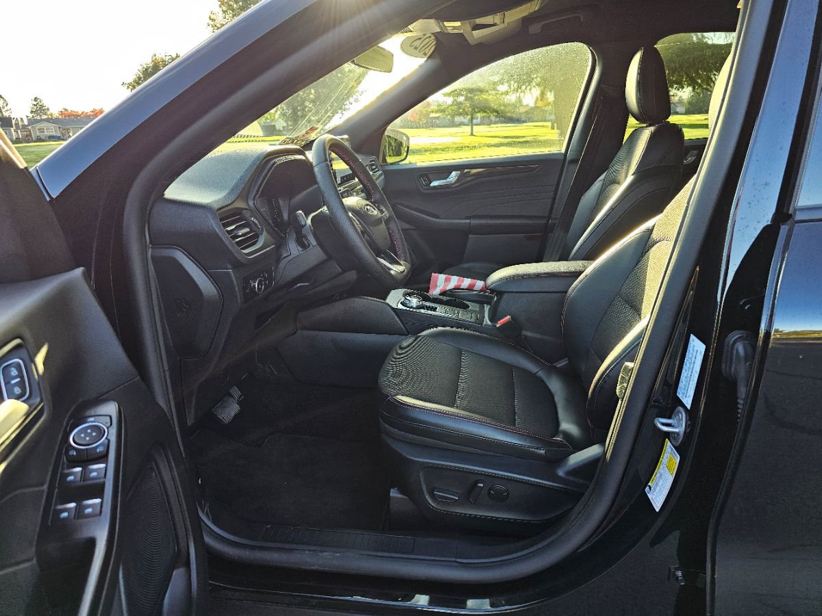 Used 2025 Ford Escape ST-Line Select image 28