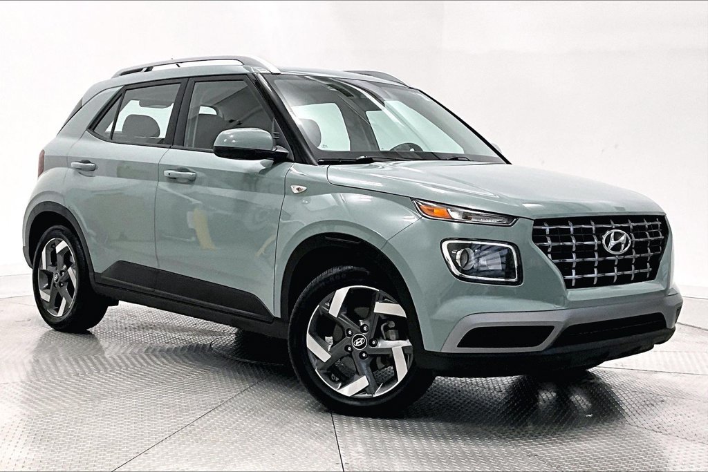 Used 2025 Hyundai Venue SEL FWD image 11