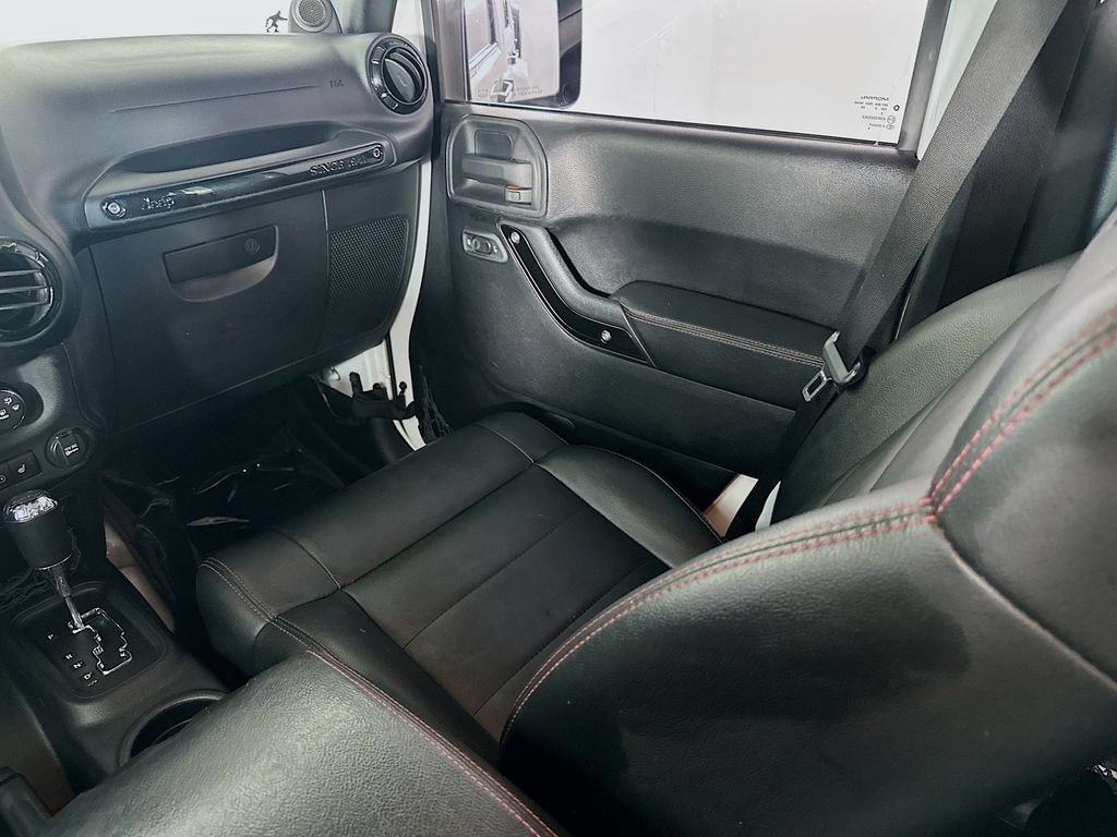 Used 2012 Jeep Wrangler Unlimited Sahara AWD/4WD image 27
