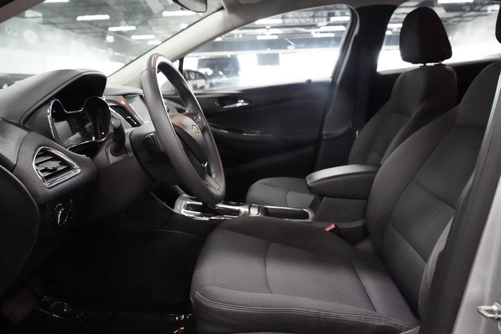 Used 2017 Chevrolet Cruze LT w/ Convenience Package FWD image 11