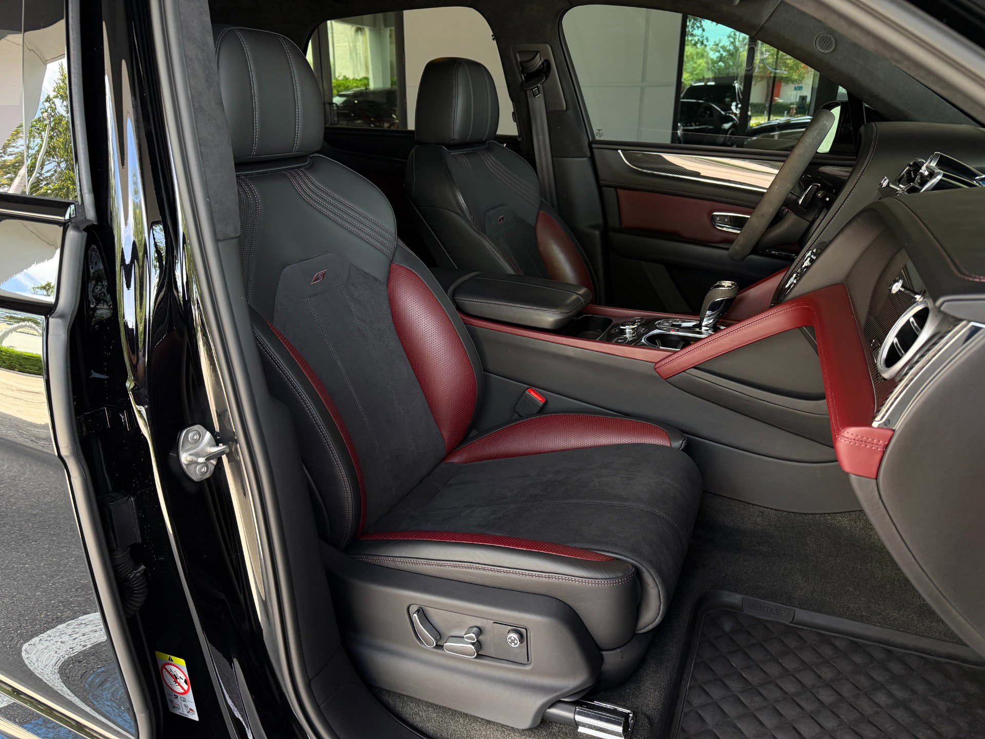 Used 2022 Bentley Bentayga AWD/4WD image 31