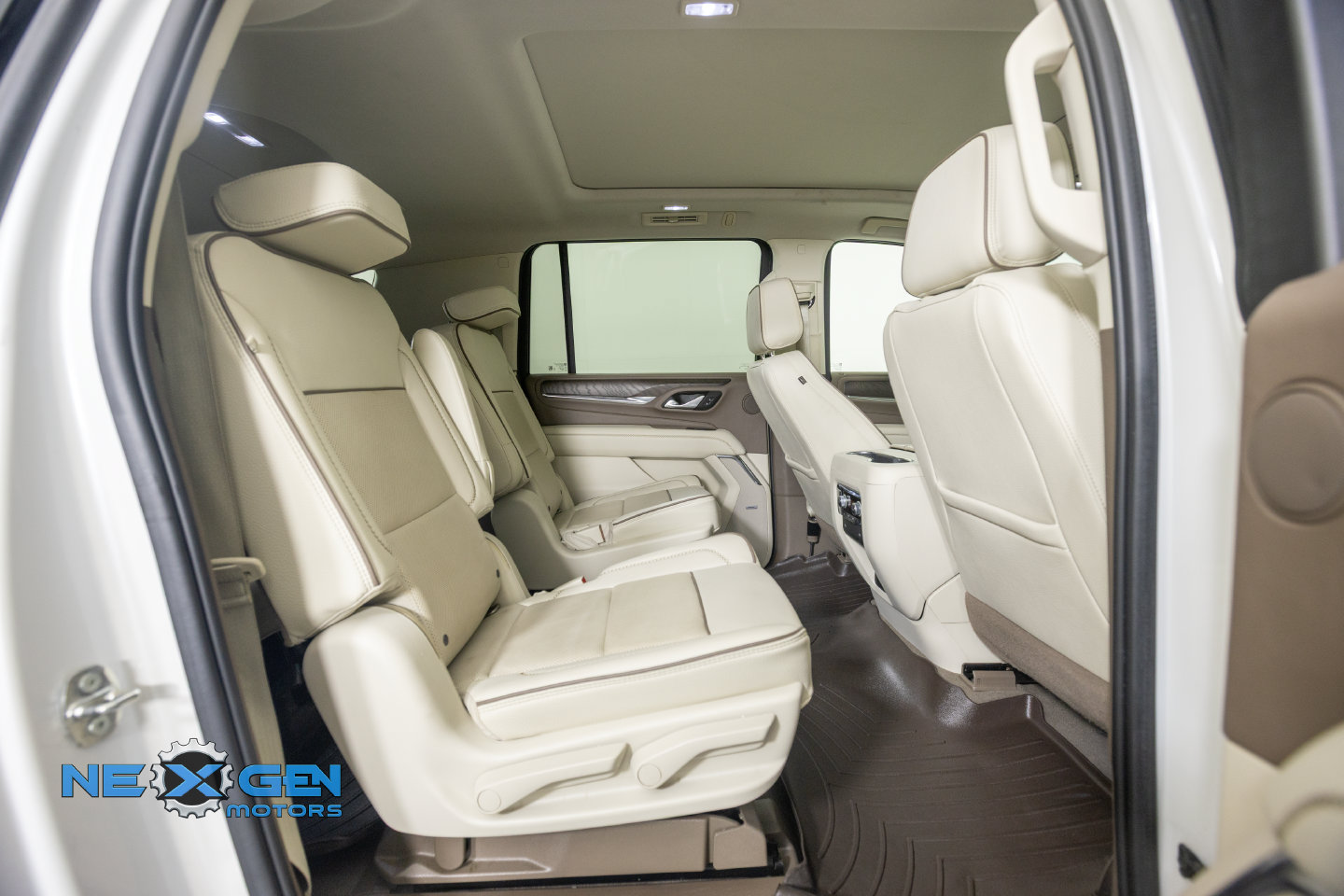Used 2022 GMC Yukon XL Denali AWD/4WD image 42
