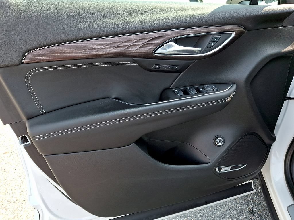Used 2021 Buick Envision Avenir AWD/4WD image 12