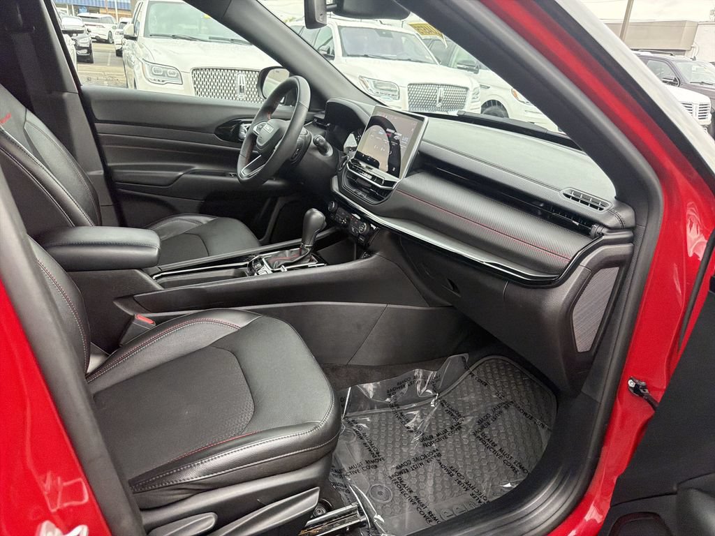 Used 2023 Jeep Compass Trailhawk w/ Trailhawk Convenience Group AWD/4WD image 15