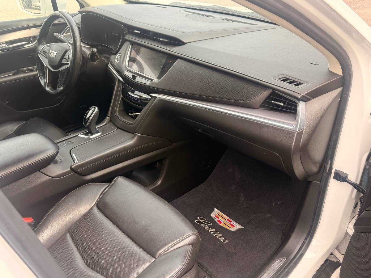 Used 2018 Cadillac XT5 Luxury w/ Driver Awareness Package image 10