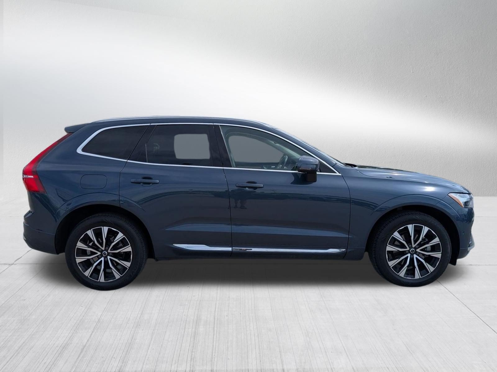 Used 2023 Volvo XC60 B5 Plus AWD/4WD image 7