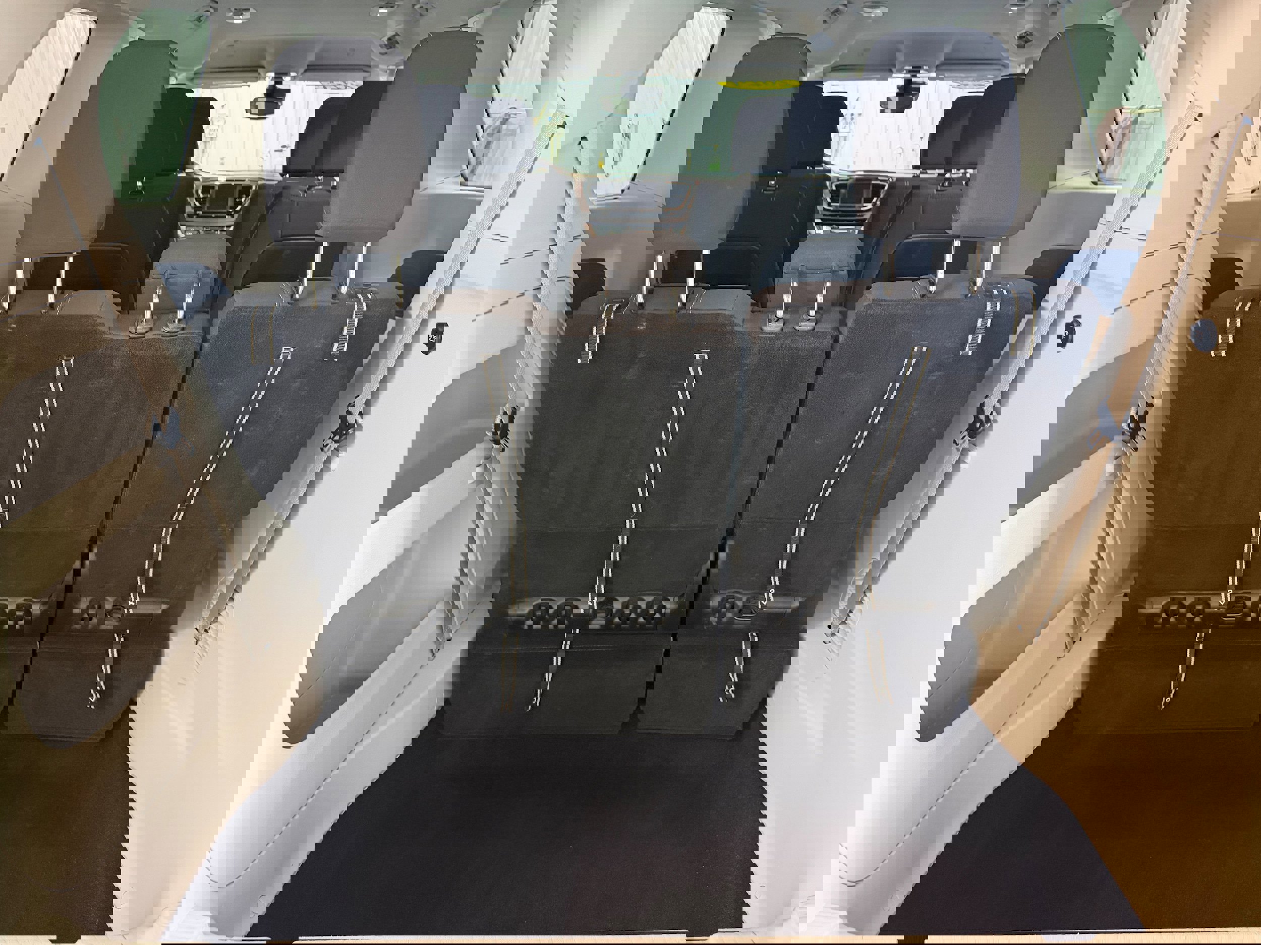 Used 2024 Chrysler Voyager LX image 15