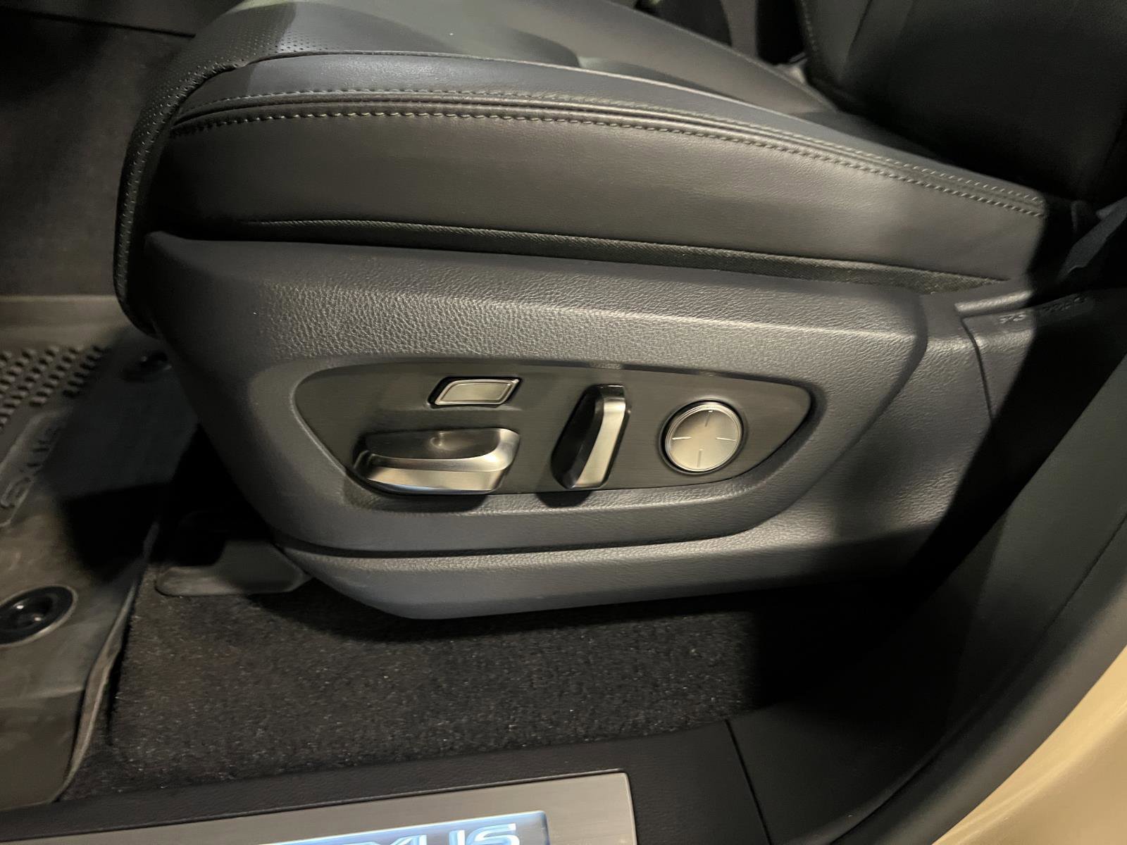 Used 2025 Lexus LX 700h Overtrail image 26