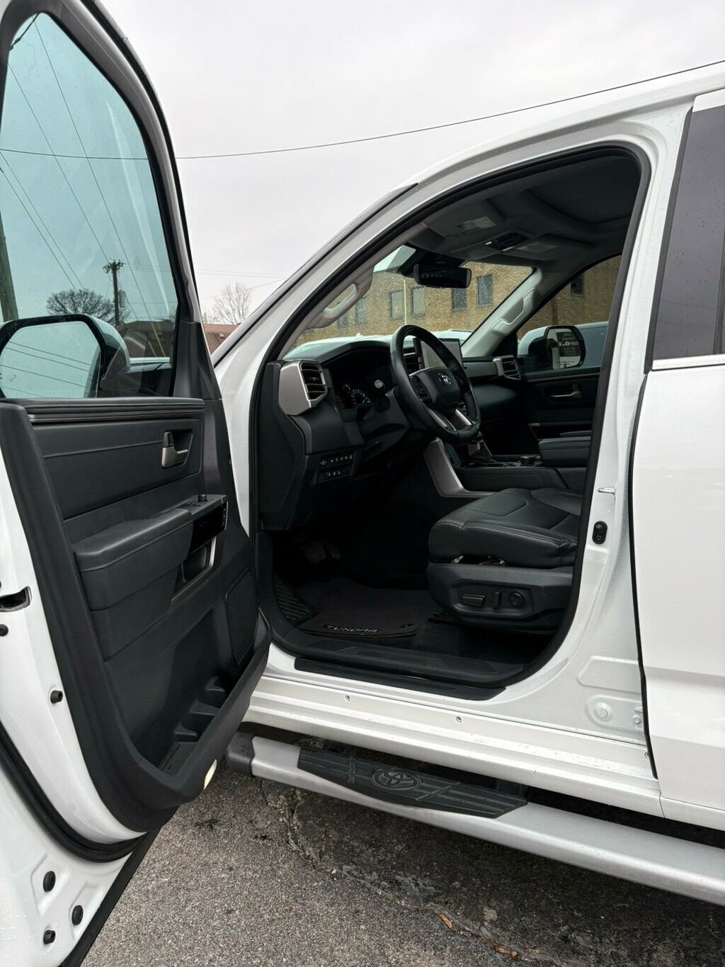 Used 2022 Toyota Tundra Limited image 9