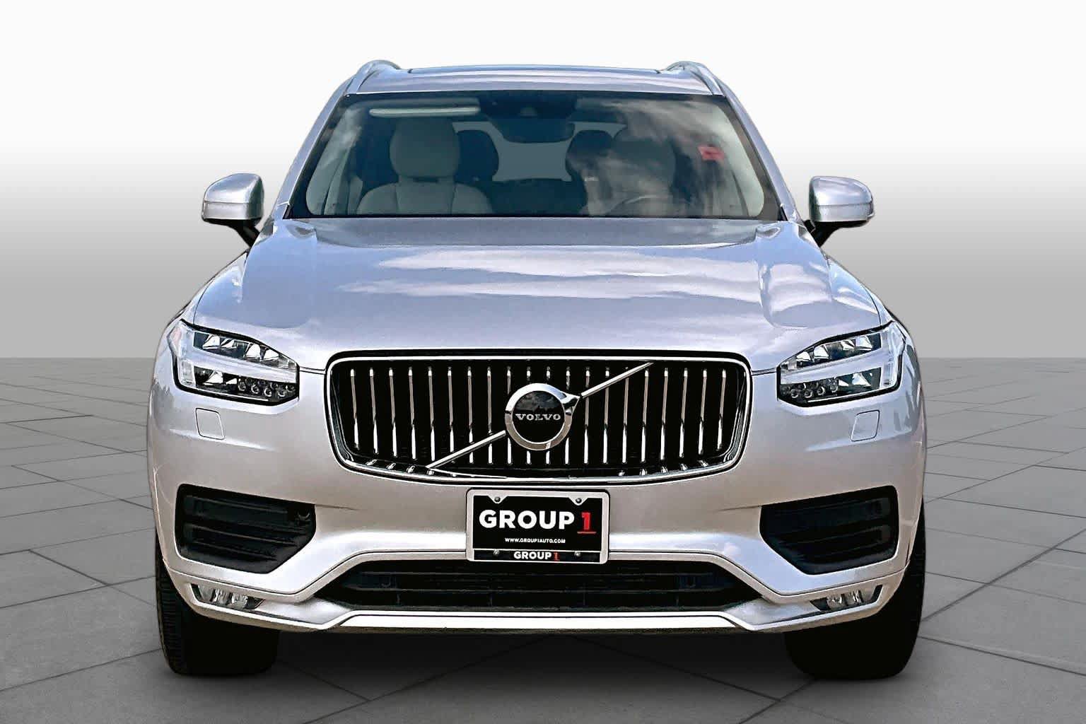 Used 2021 Volvo XC90 T5 Momentum w/ Protection Package Premier FWD image 4