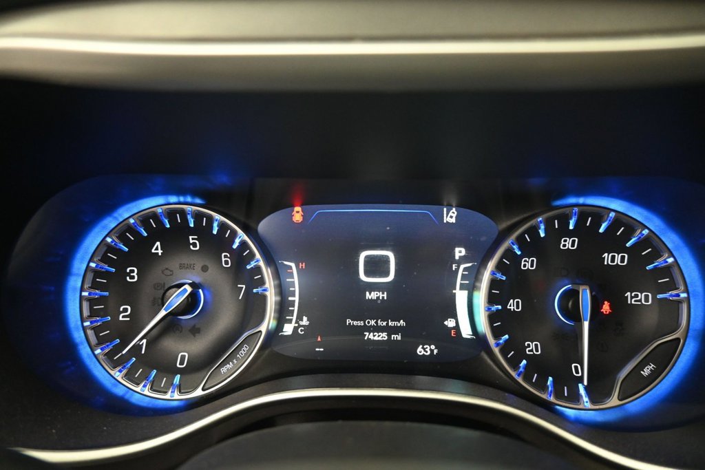 Used 2023 Chrysler Pacifica Touring-L FWD image 19