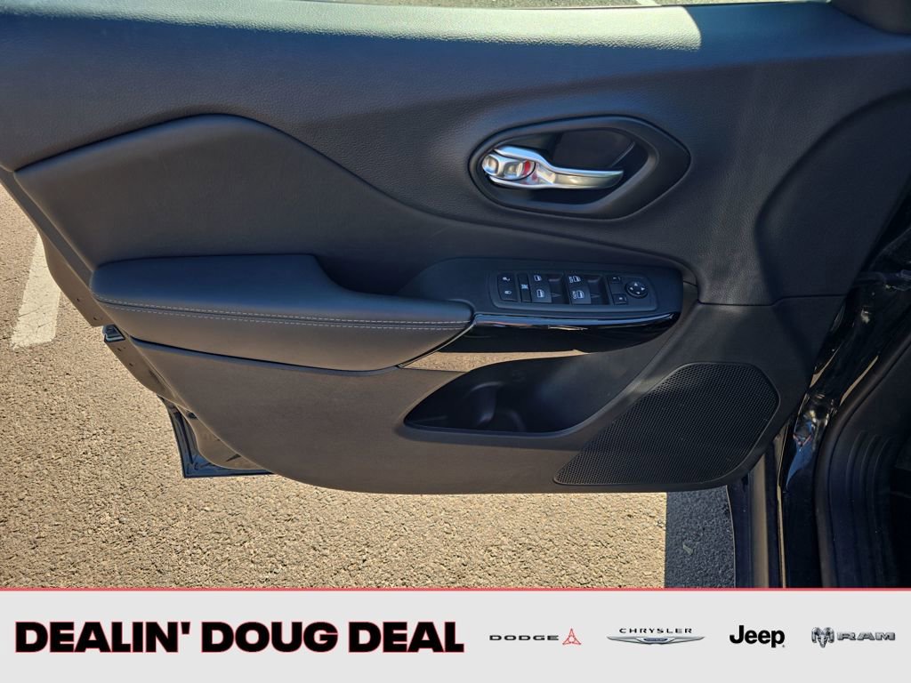 Used 2023 Jeep Cherokee Altitude Lux image 12