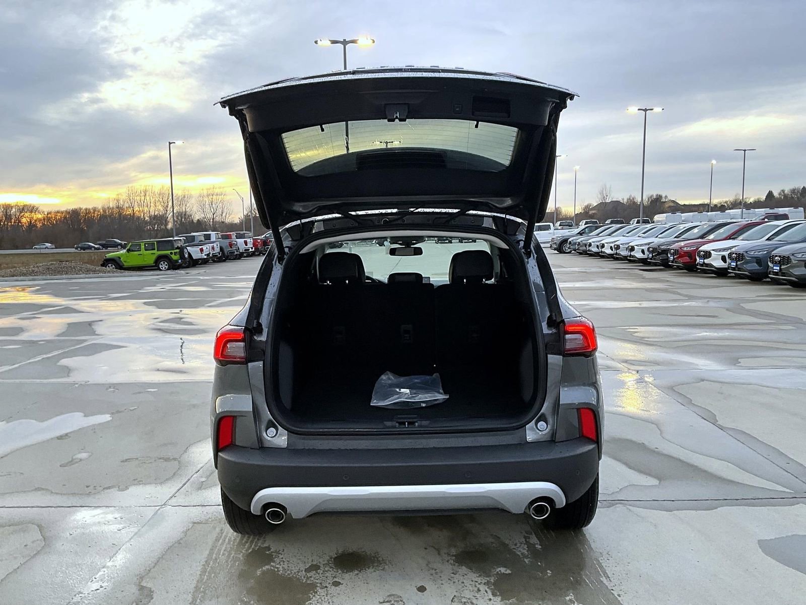 New 2026 Ford Escape SE w/ PHEV Premium Package image 13