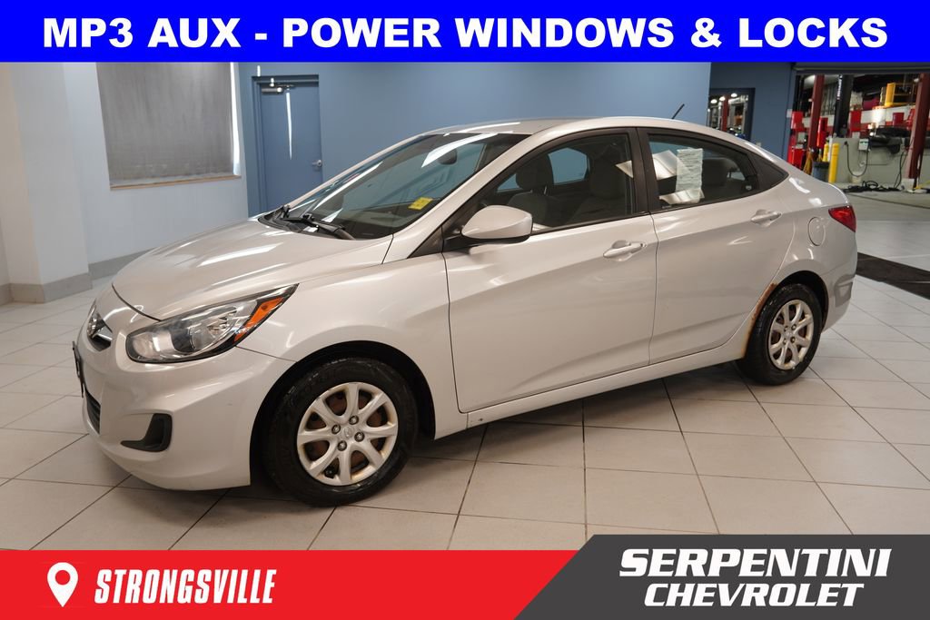 Used 2013 Hyundai Accent GLS image 1