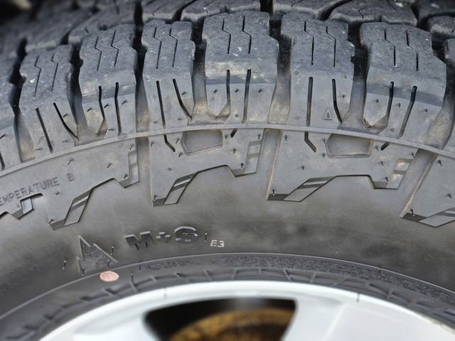 Used 2019 RAM 1500 Classic SLT w/ Luxury Group image 11