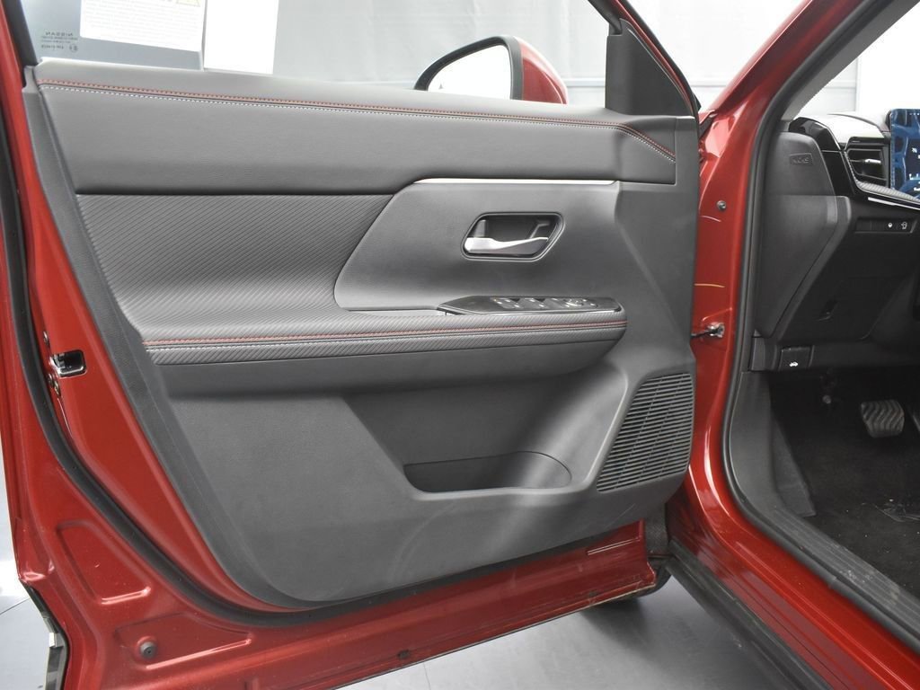 New 2025 Nissan Kicks SR FWD image 28