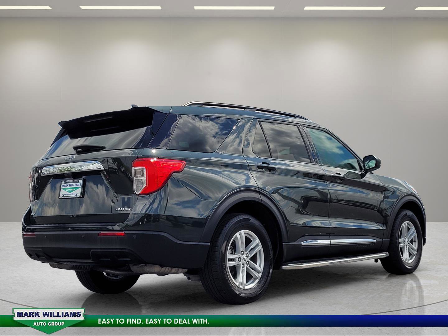 Used 2023 Ford Explorer XLT AWD/4WD image 4
