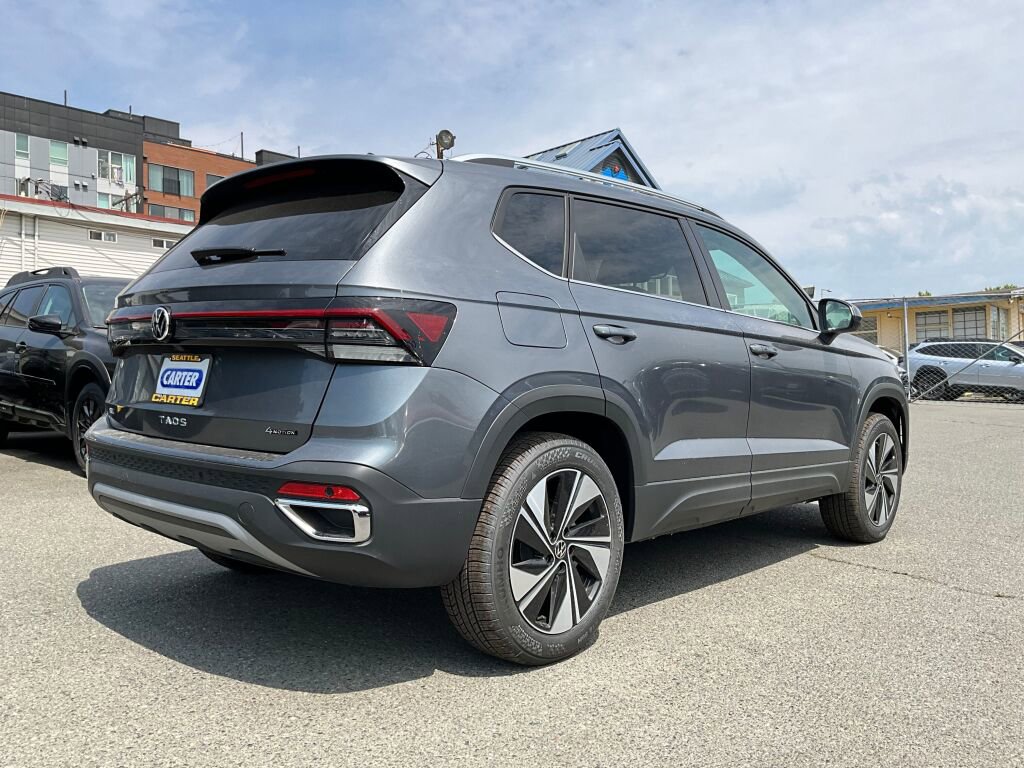 New 2025 Volkswagen Taos SE image 7