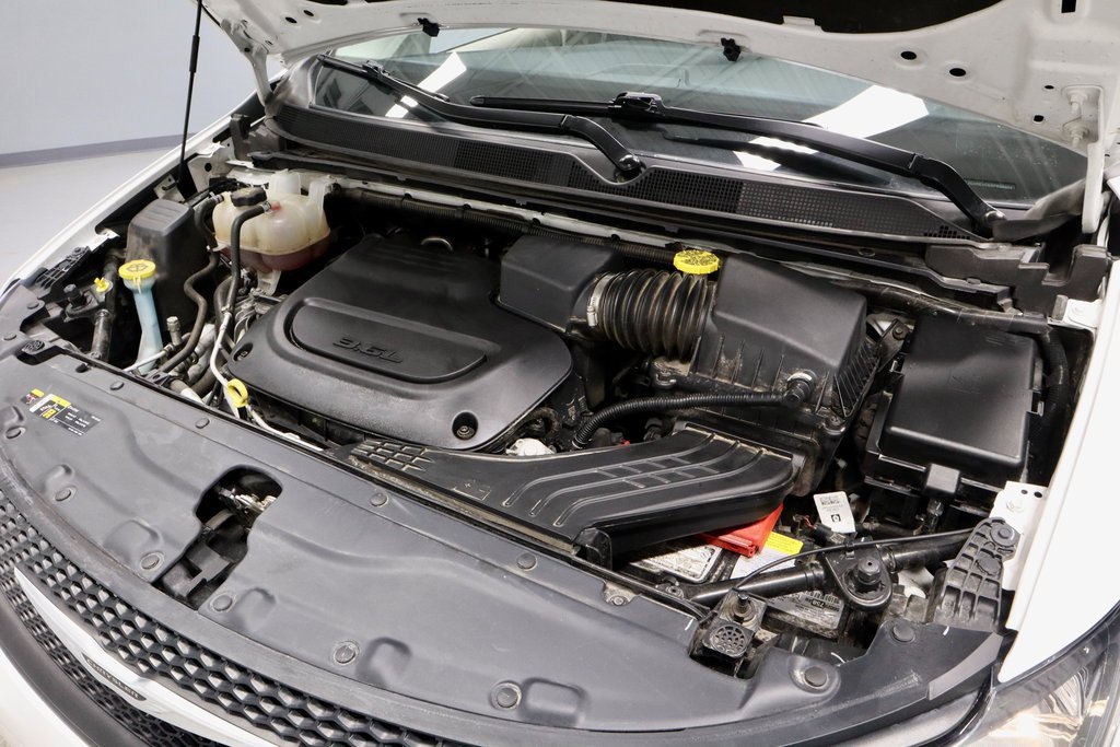 Used 2023 Chrysler Voyager LX image 17