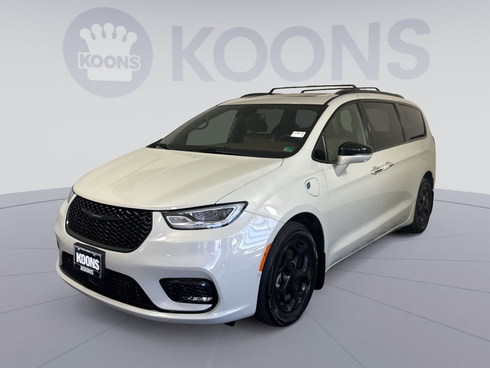 Used 2021 Chrysler Pacifica Limited w/ Uconnect Theater Family Group FWD image 1