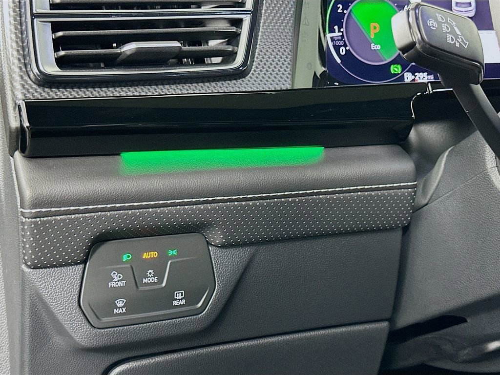 Used 2025 Volkswagen Atlas Cross Sport SEL Premium R-Line image 10