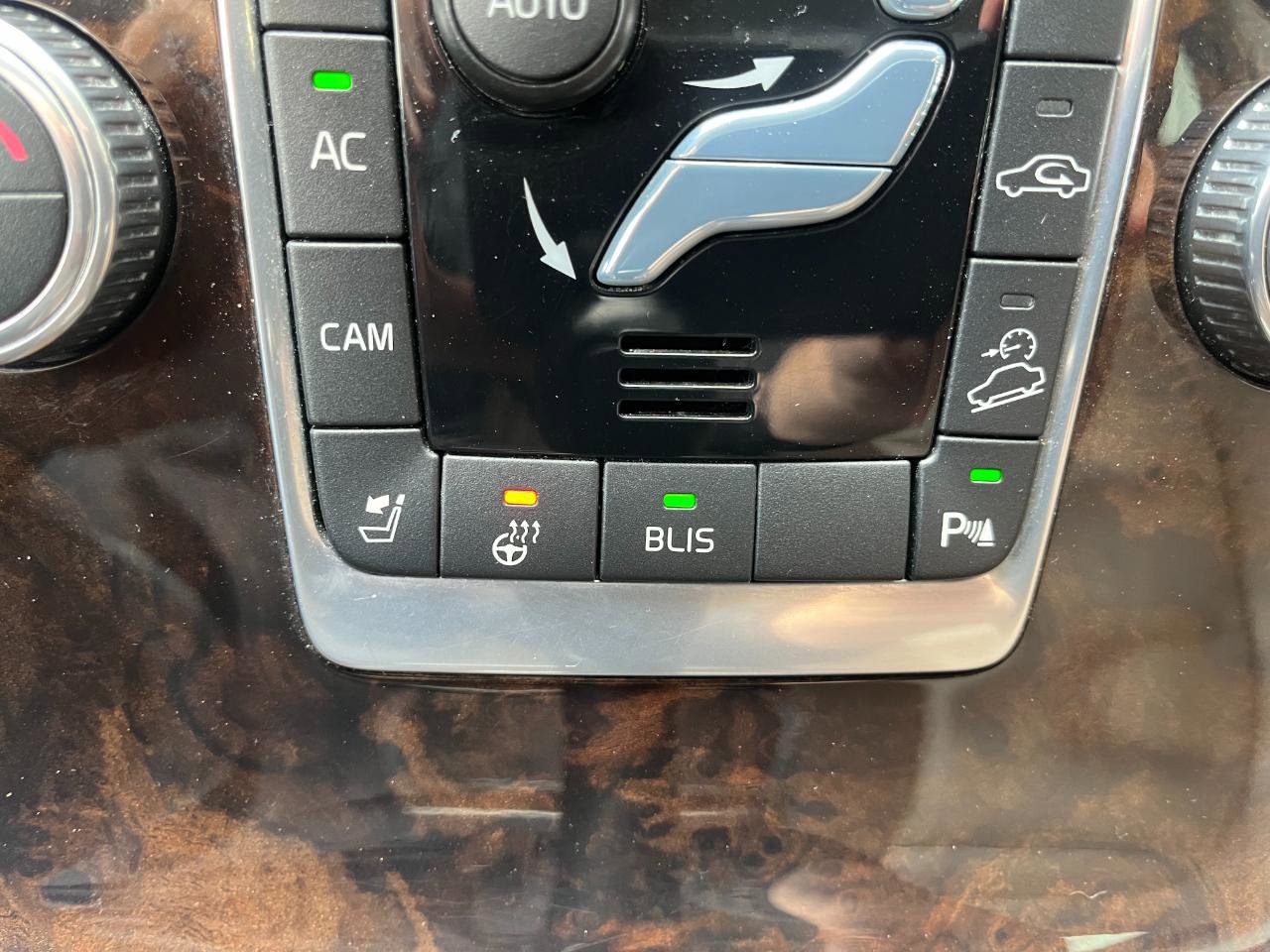 Used 2015 Volvo XC70 T6 w/ Proximity Package AWD/4WD image 33