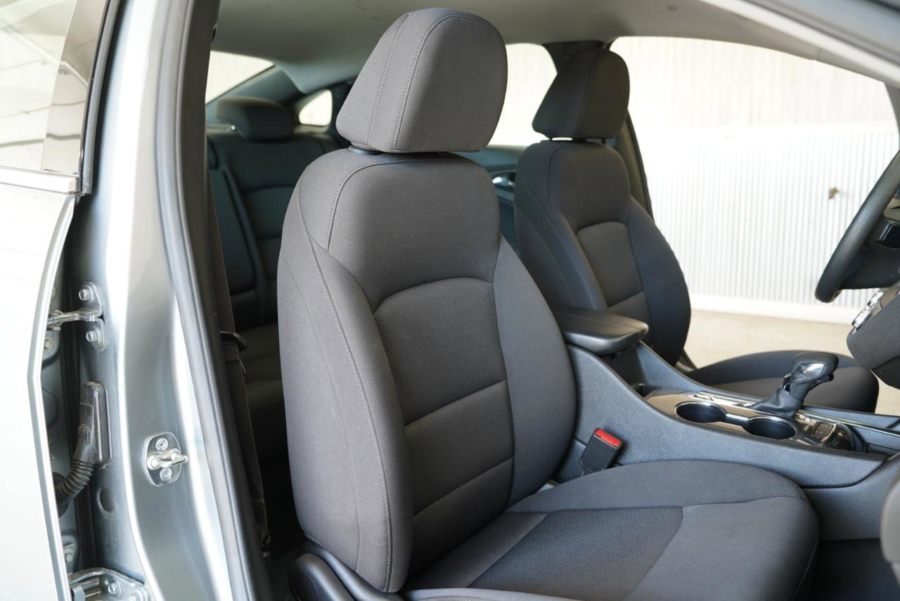 Used 2025 Chevrolet Malibu LT image 30