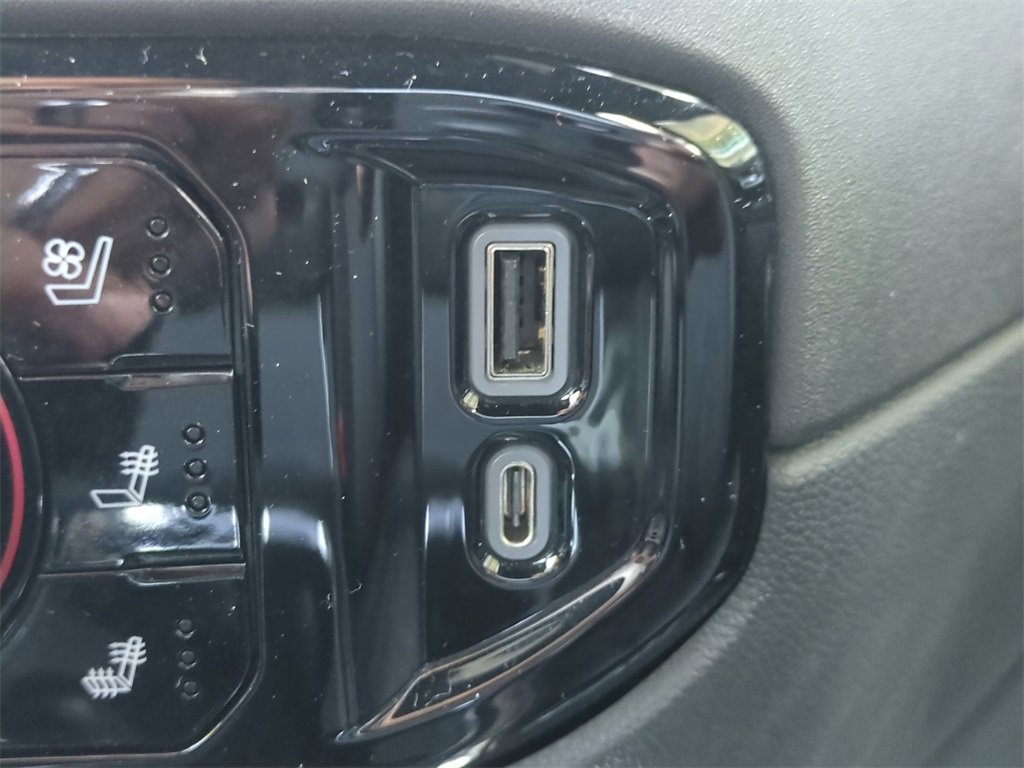 Used 2023 Chevrolet Silverado 1500 High Country w/ Technology Package image 23