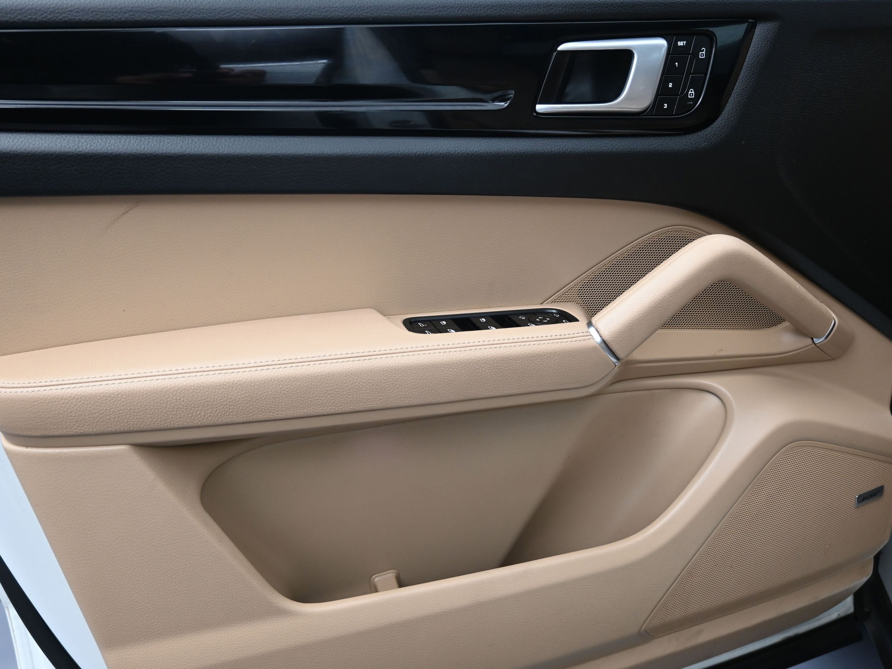 Used 2022 Porsche Cayenne image 19