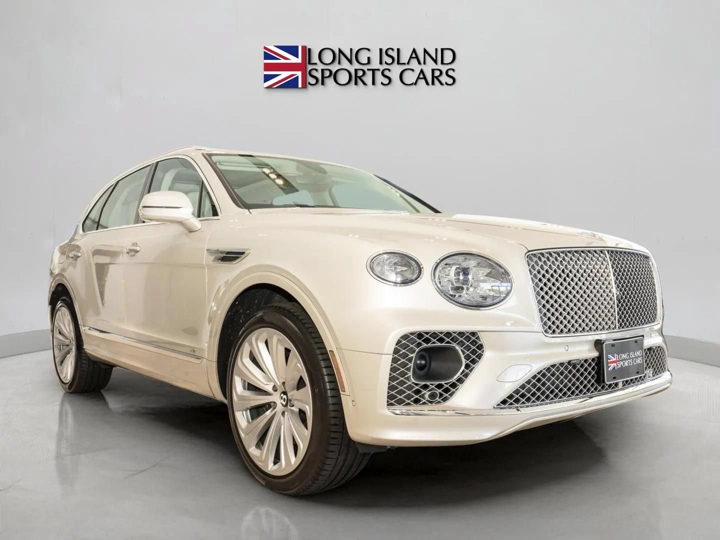 Used 2022 Bentley Bentayga AWD/4WD image 3