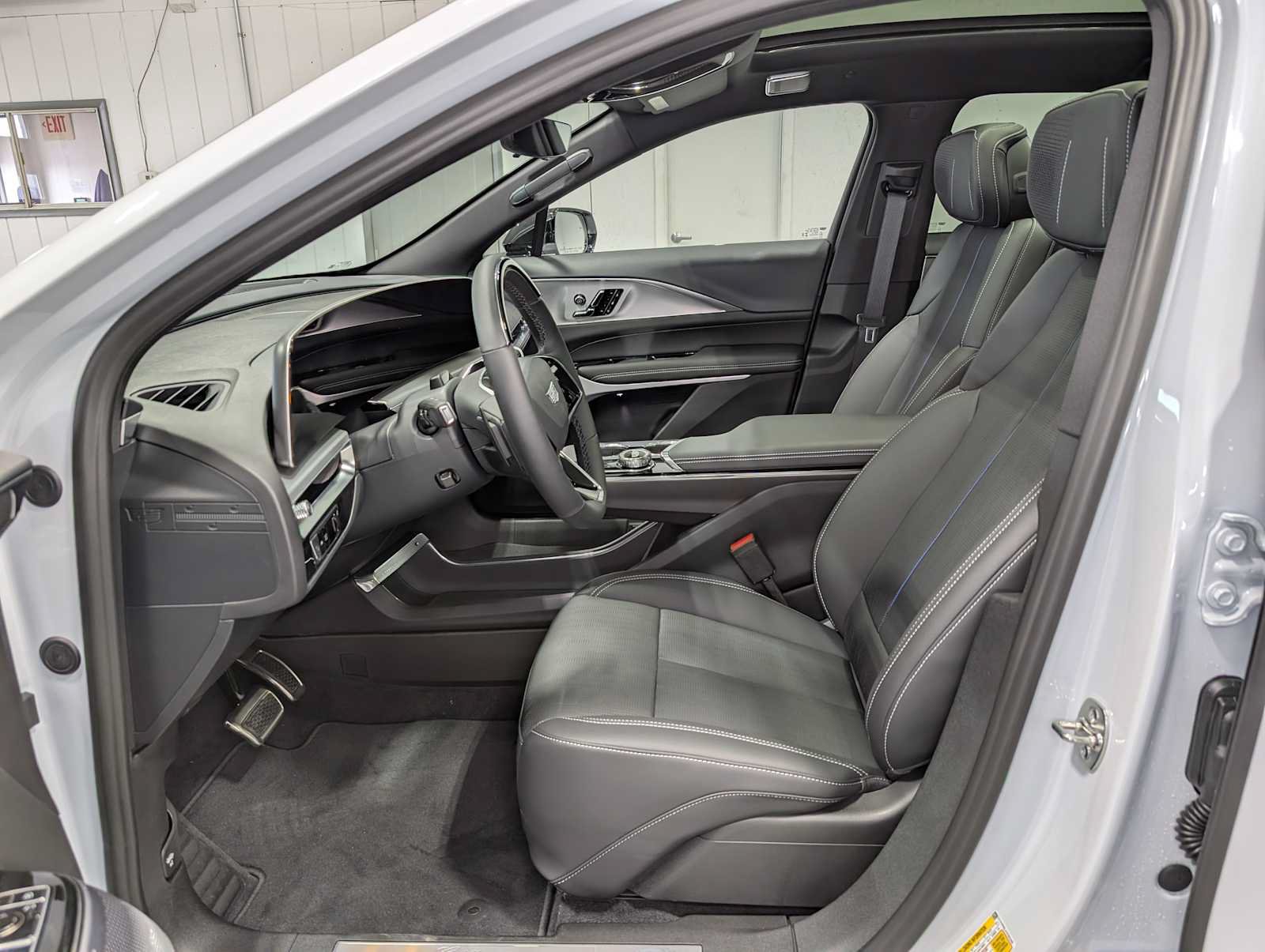New 2027 Cadillac Lyriq Premium Luxury AWD/4WD image 4