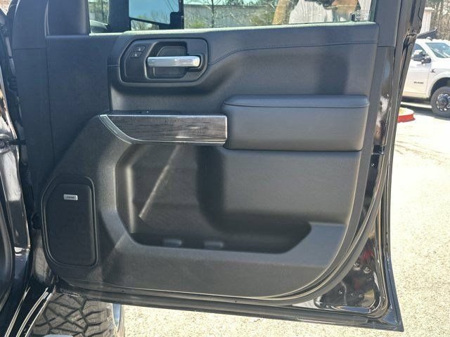 Used 2021 Chevrolet Silverado 2500 LTZ w/ Z71 Chrome Sport Edition AWD/4WD image 20