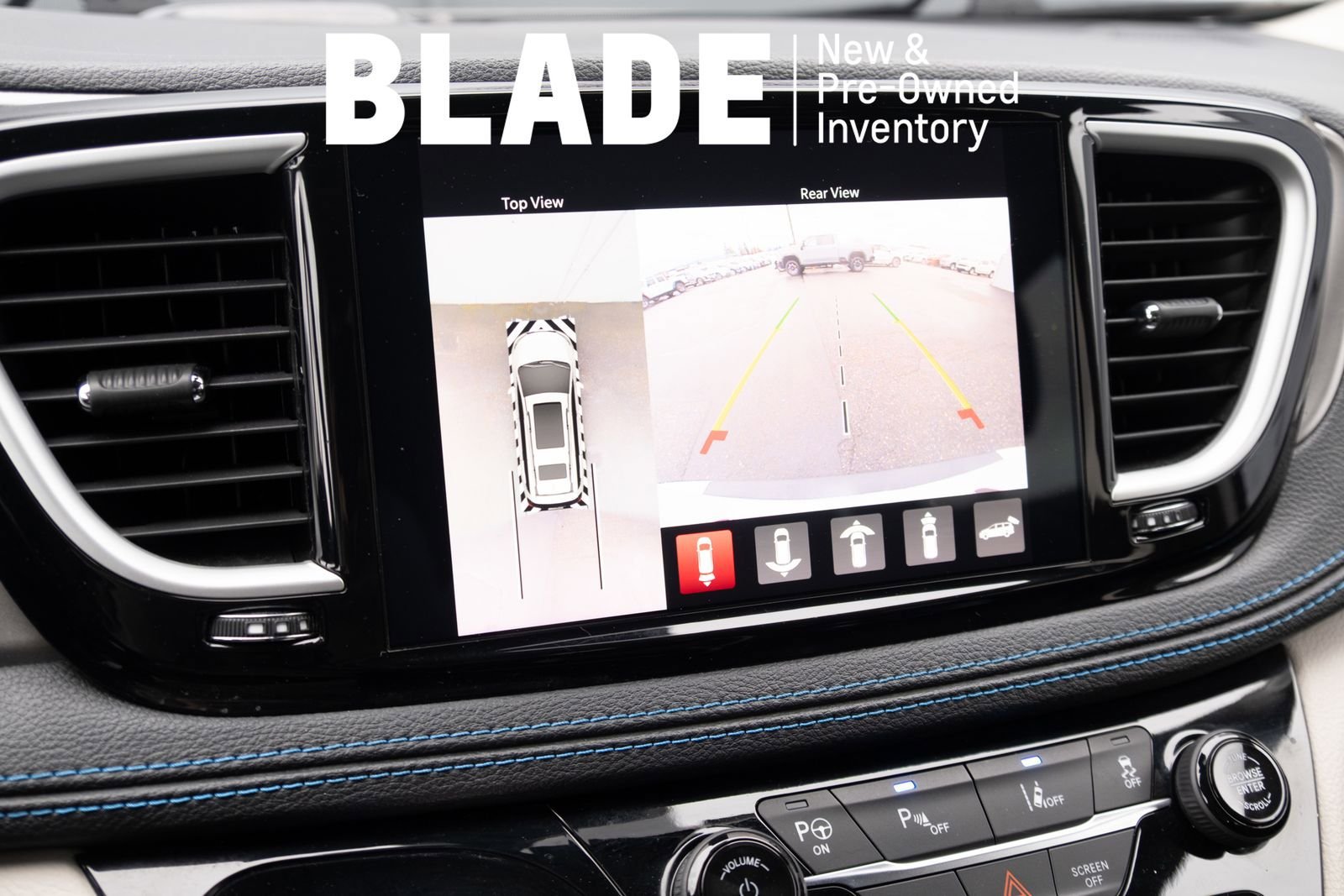 Used 2021 Chrysler Pacifica Touring-L FWD image 4