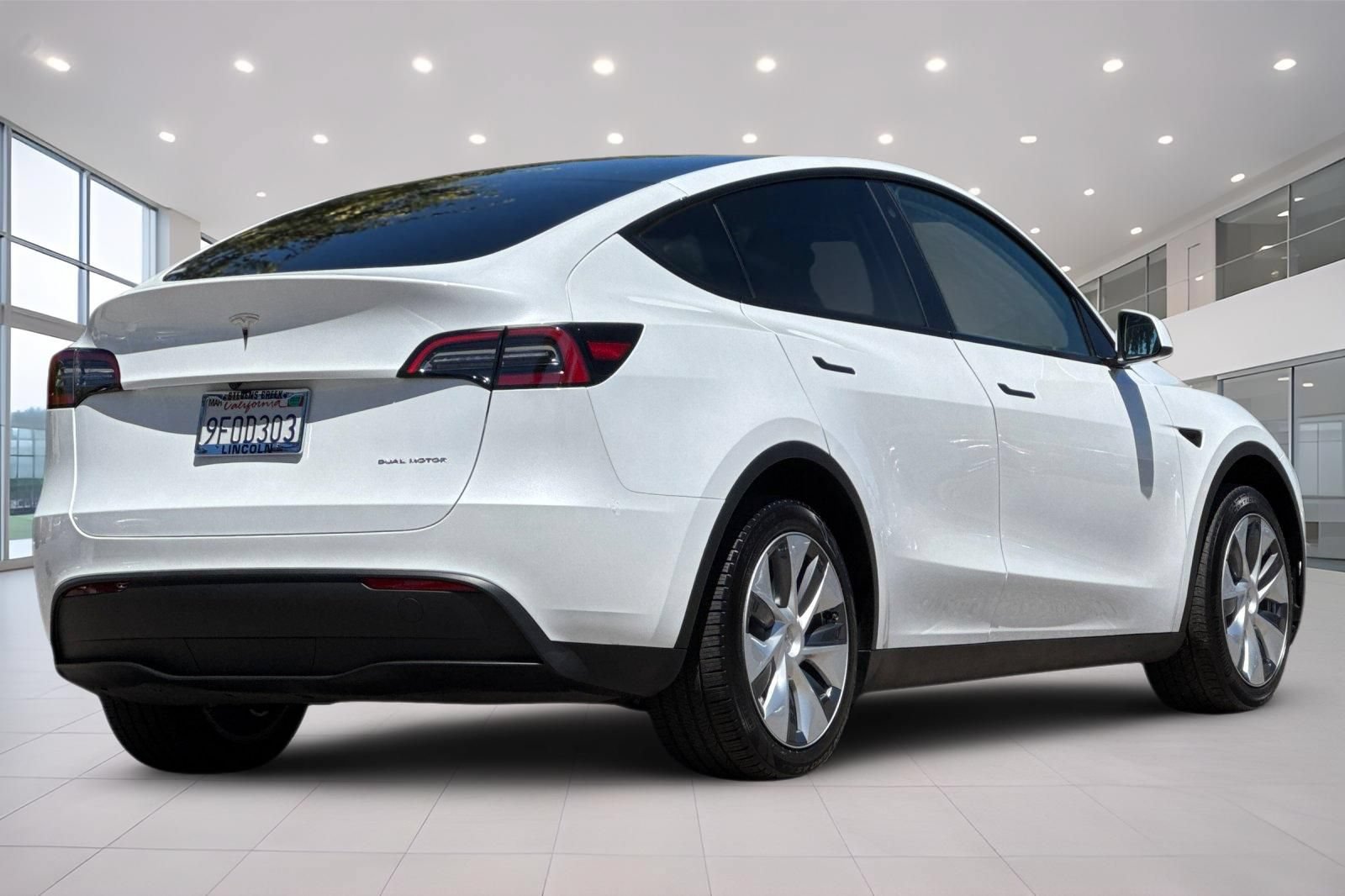Used 2023 Tesla Model Y Long Range AWD/4WD image 4