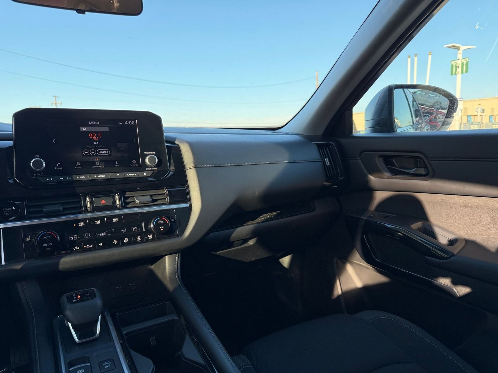 Used 2025 Nissan Pathfinder SV image 38