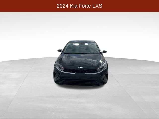 Used 2024 Kia Forte LXS image 2