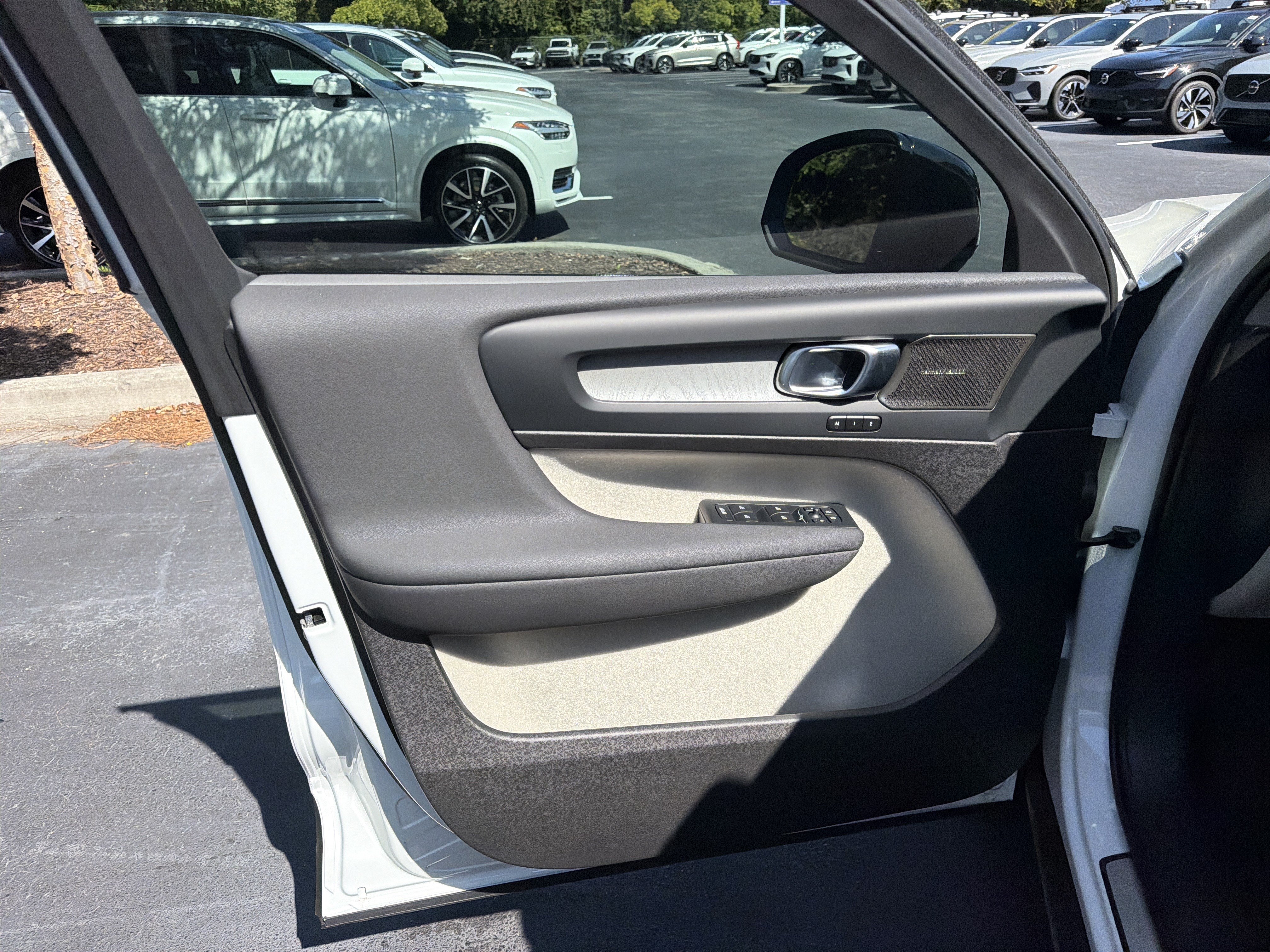 New 2026 Volvo XC40 B5 Ultra w/ Protection Package Premier AWD/4WD image 13